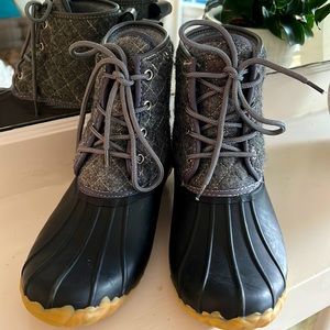 Insulated rain/snow boots - size 9